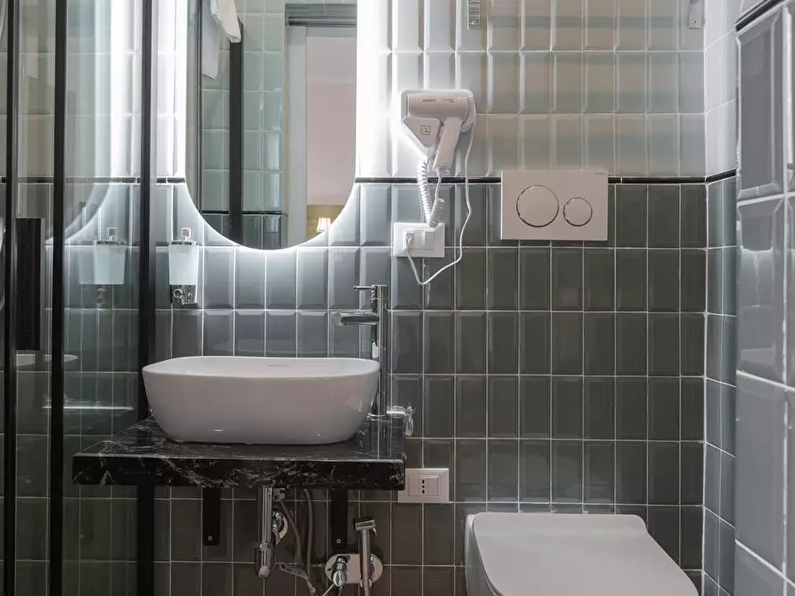 Immagine 2 di Albergo/B&B/Residence in vendita  a Livorno