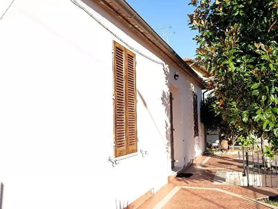 Immagine 2 di Villa in vendita  a Santa Luce