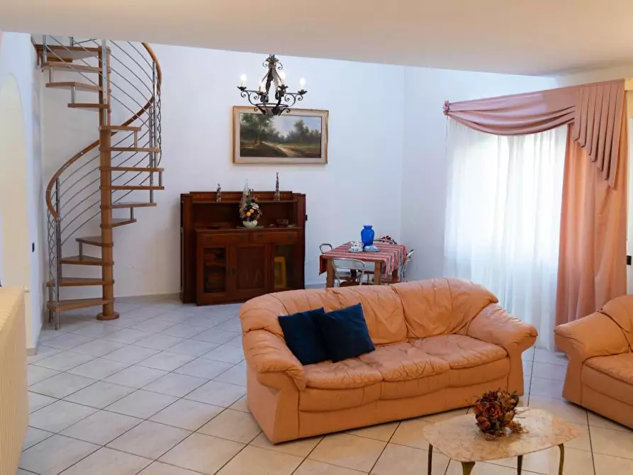 Immagine 4 di Villa in vendita  a Santa Luce