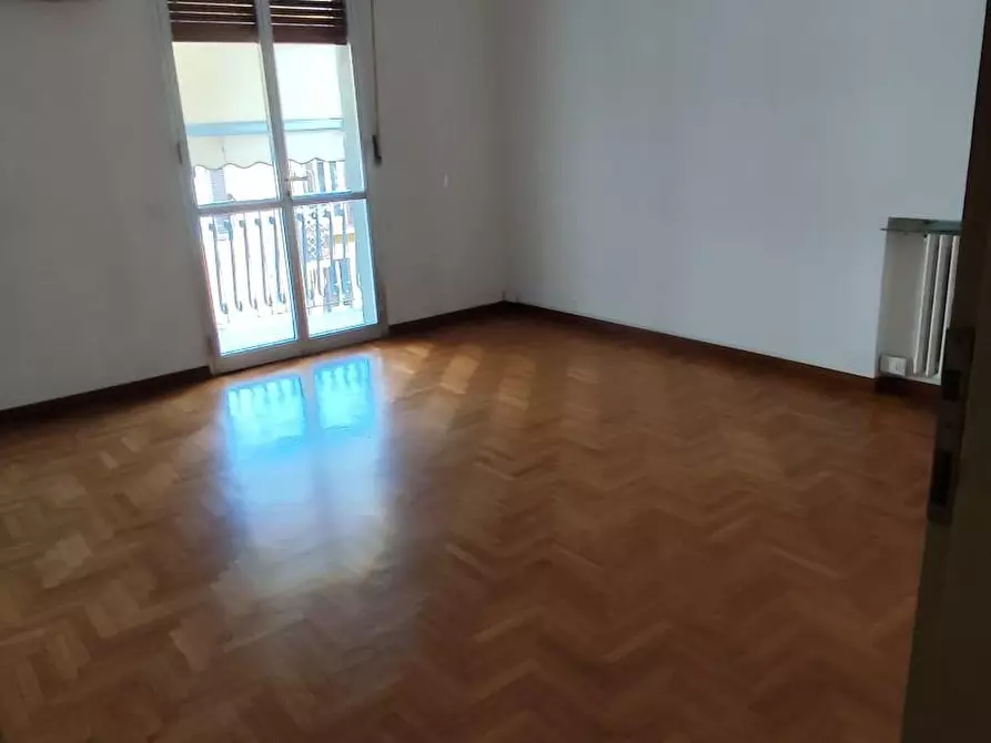 Immagine 11 di Appartamento in vendita  a Pisa