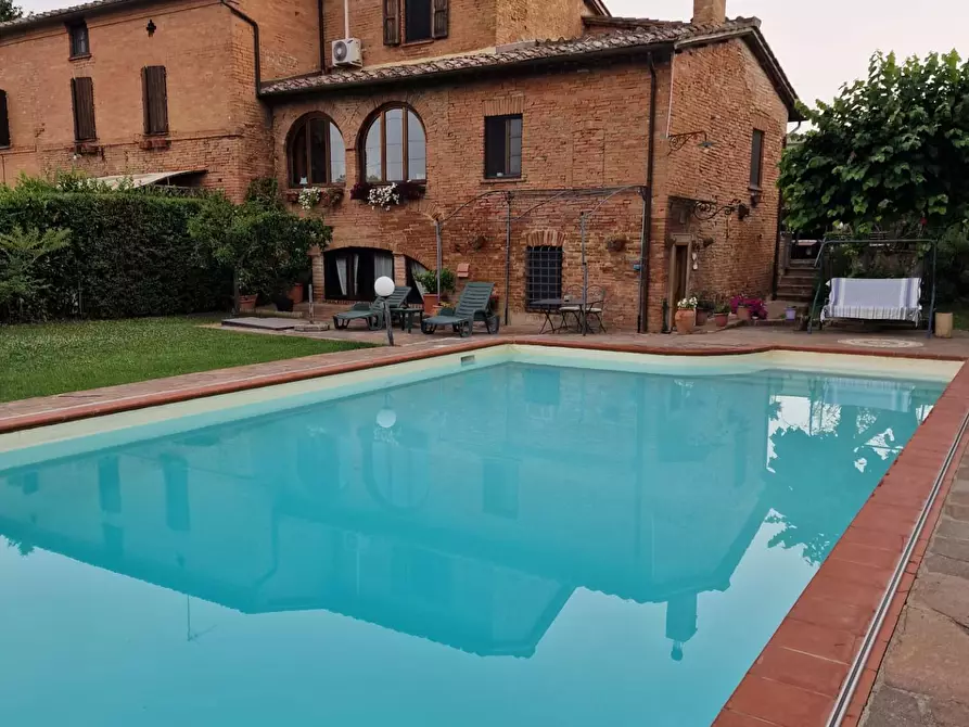 Immagine 2 di Casa colonica in vendita  a Siena