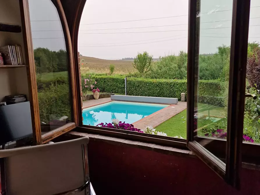 Immagine 8 di Casa colonica in vendita  a Siena