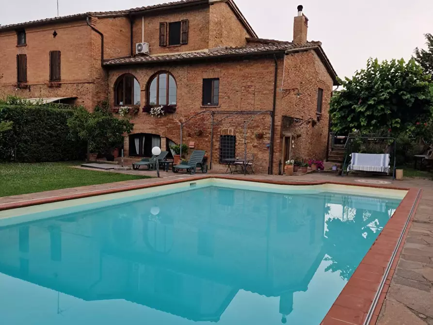 Immagine 4 di Casa colonica in vendita  a Siena