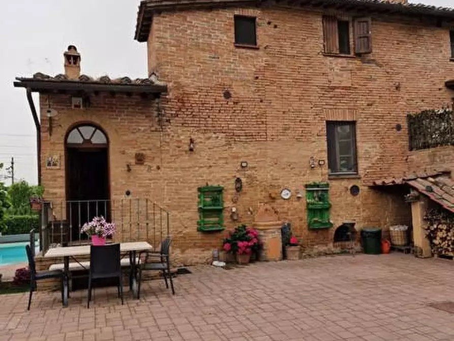 Immagine 26 di Casa colonica in vendita  a Siena