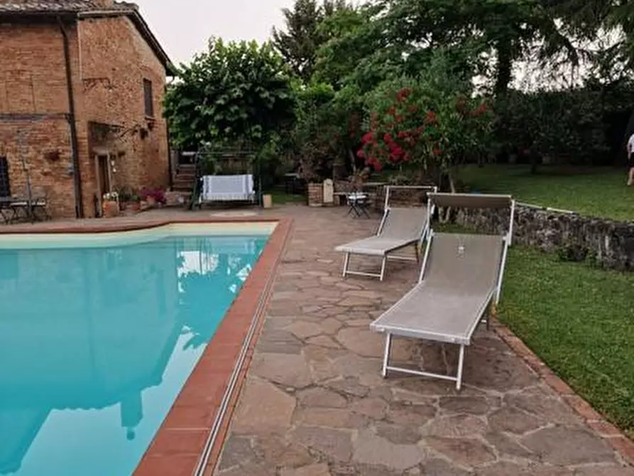 Immagine 3 di Casa colonica in vendita  a Siena
