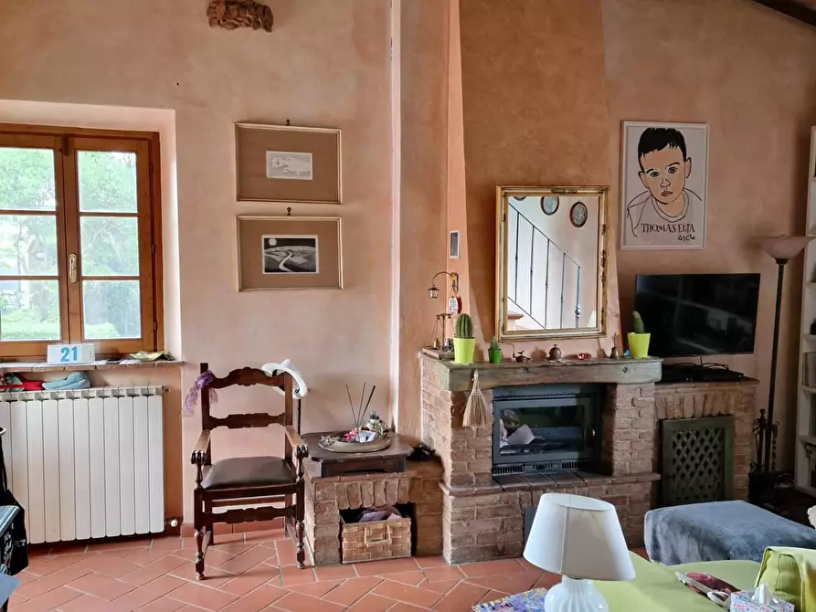 Immagine 11 di Casa colonica in vendita  a Siena