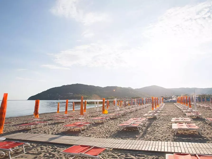 Immagine 10 di Appartamento in vendita  a Ameglia