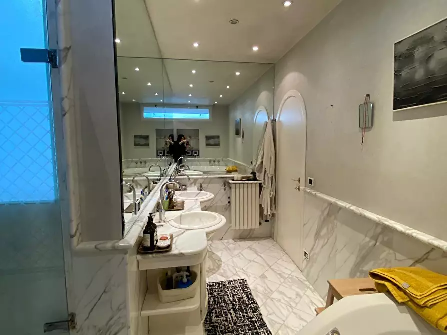 Immagine 14 di Mansarda in vendita  a Seravezza