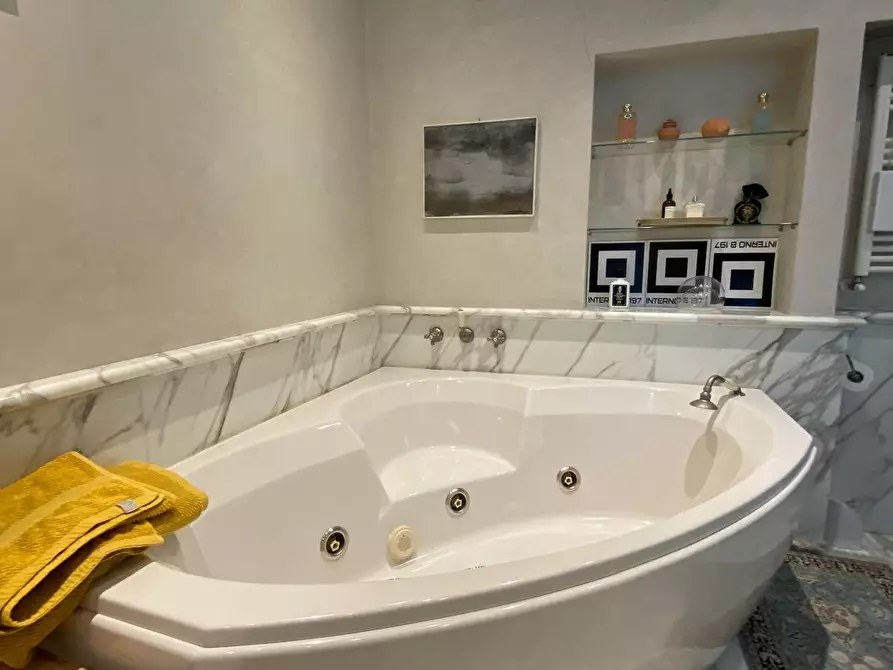 Immagine 15 di Mansarda in vendita  a Seravezza