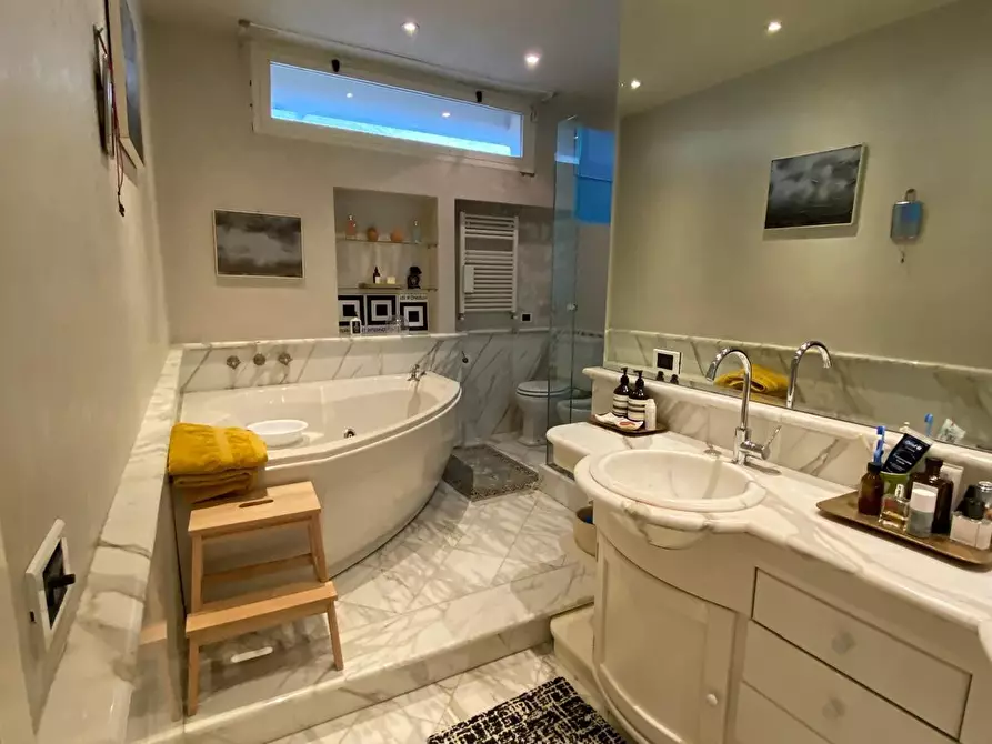 Immagine 2 di Mansarda in vendita  a Seravezza