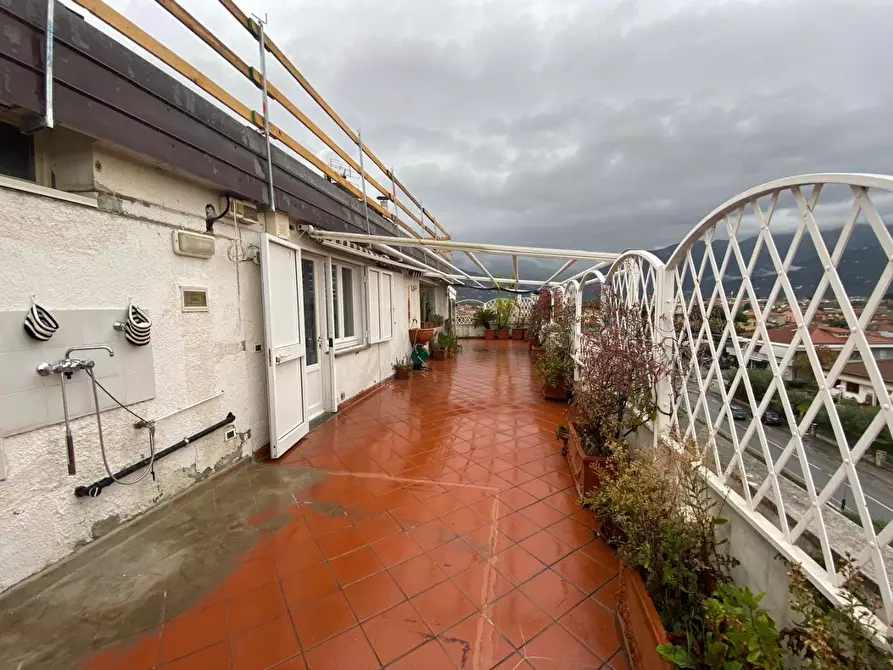 Immagine 46 di Mansarda in vendita  a Seravezza