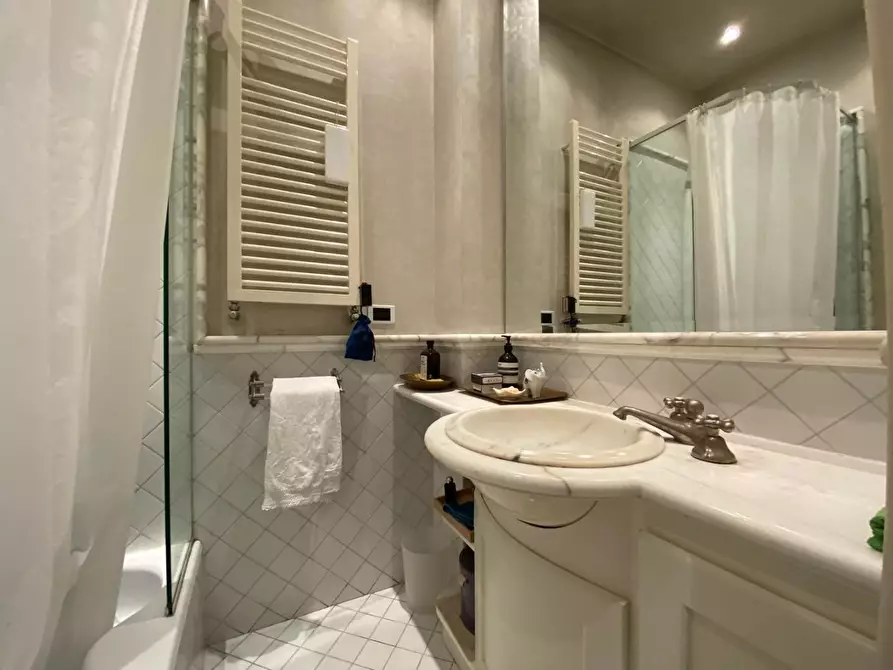 Immagine 18 di Mansarda in vendita  a Seravezza