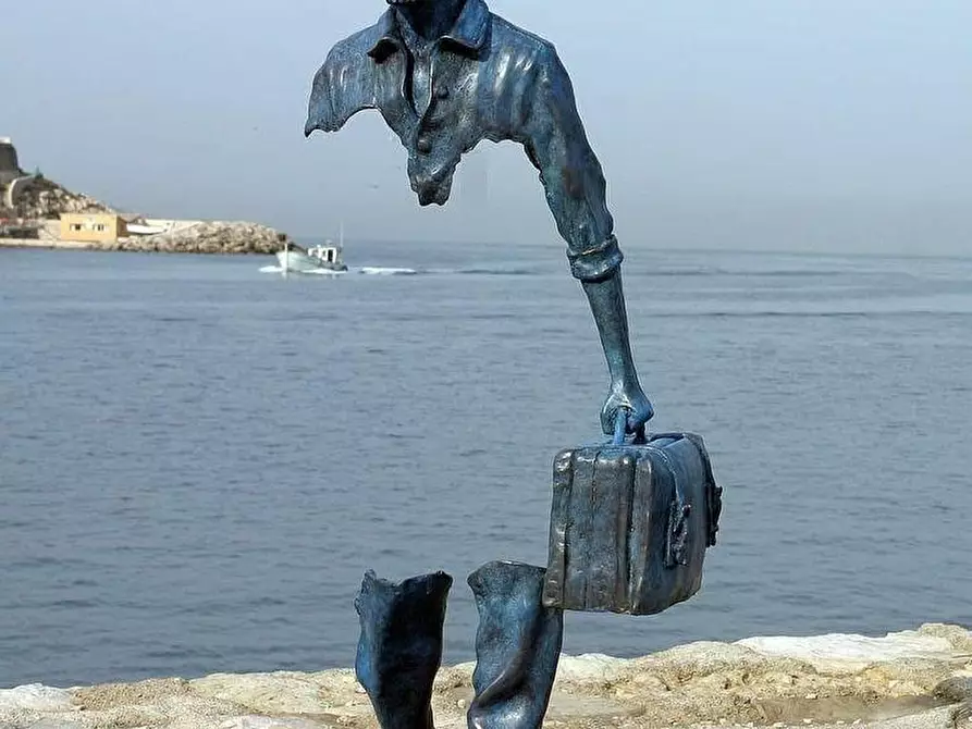 Immagine 2 di Mansarda in vendita  a Viareggio