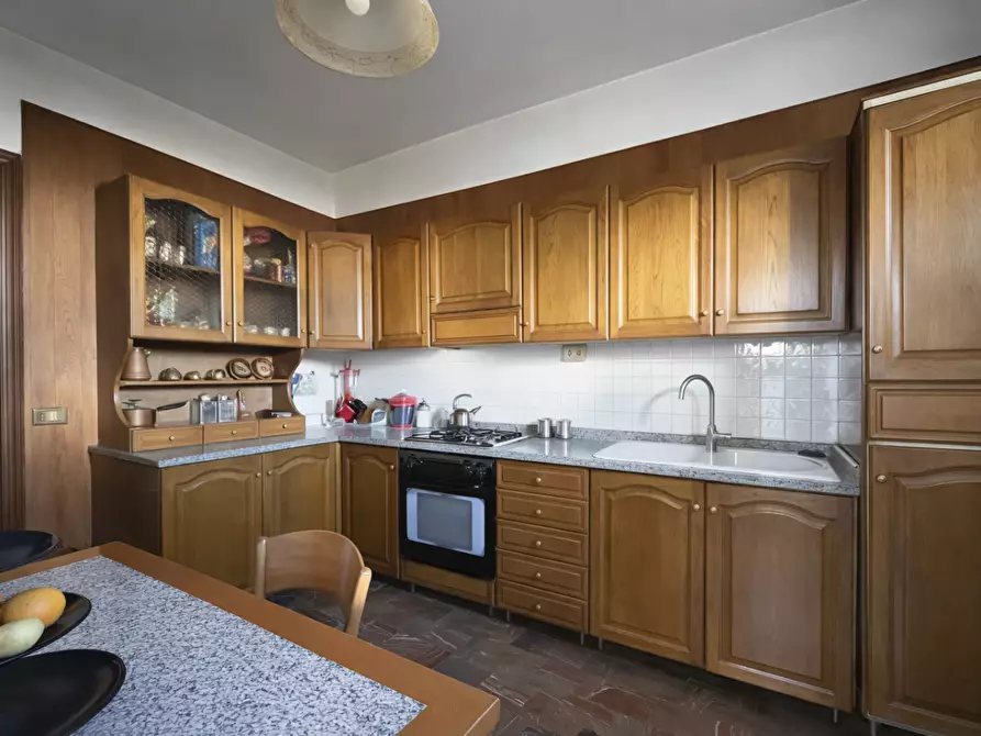 Immagine 29 di Villa in vendita  a Massa