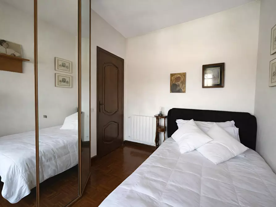 Immagine 27 di Villa in vendita  a Massa