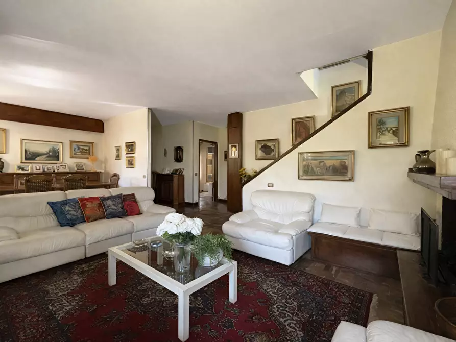Immagine 23 di Villa in vendita  a Massa