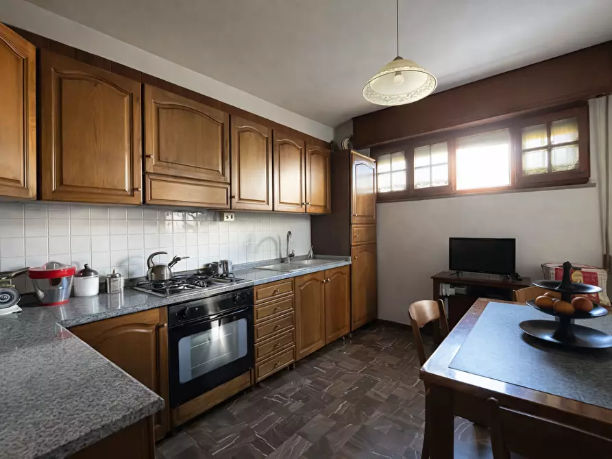 Immagine 25 di Villa in vendita  a Massa