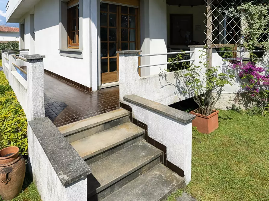 Immagine 8 di Villa in vendita  a Massa