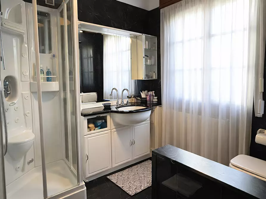 Immagine 24 di Villa in vendita  a Massa