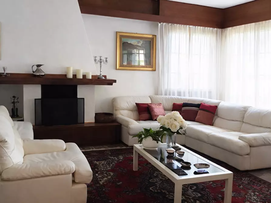 Immagine 30 di Villa in vendita  a Massa