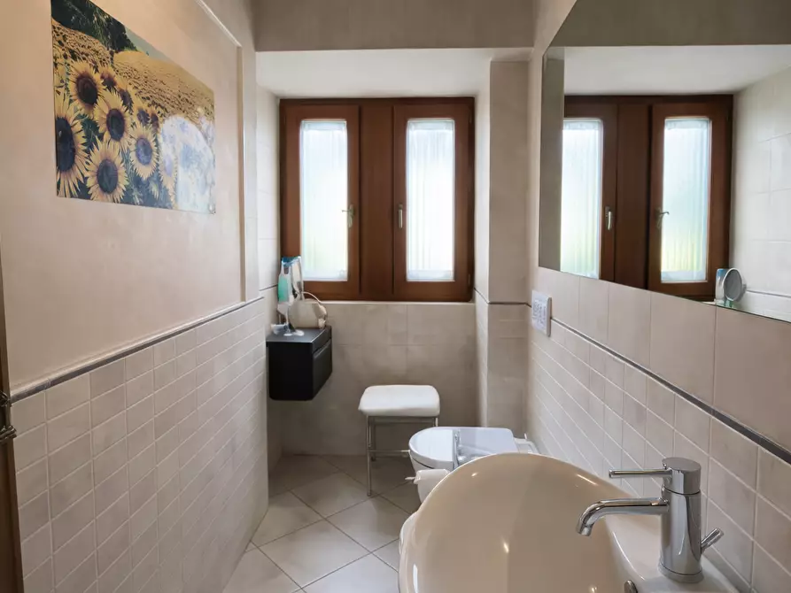 Immagine 40 di Villa in vendita  a Massa