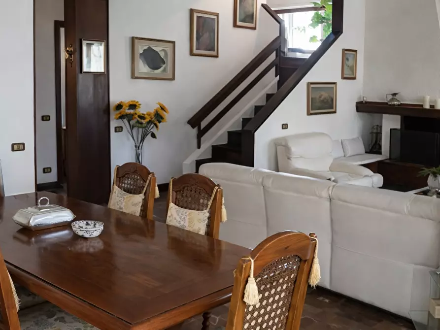 Immagine 21 di Villa in vendita  a Massa