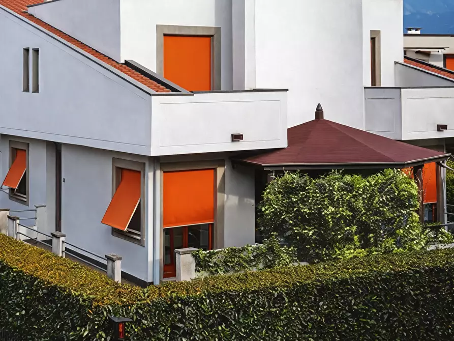 Immagine 4 di Villa in vendita  a Massa