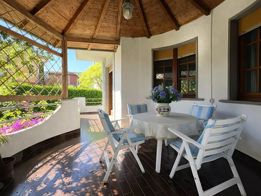 Immagine 11 di Villa in vendita  a Massa