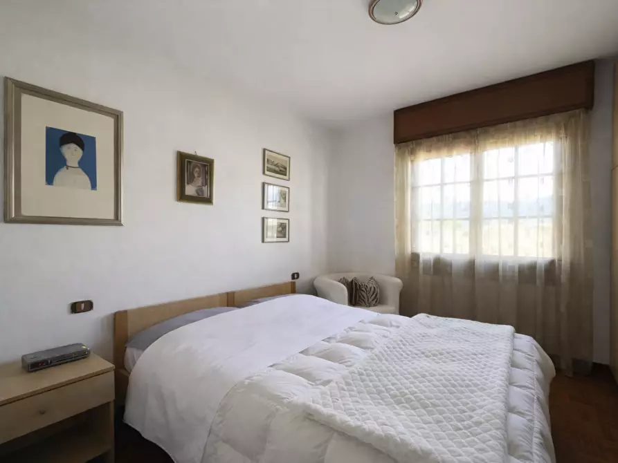 Immagine 41 di Villa in vendita  a Massa