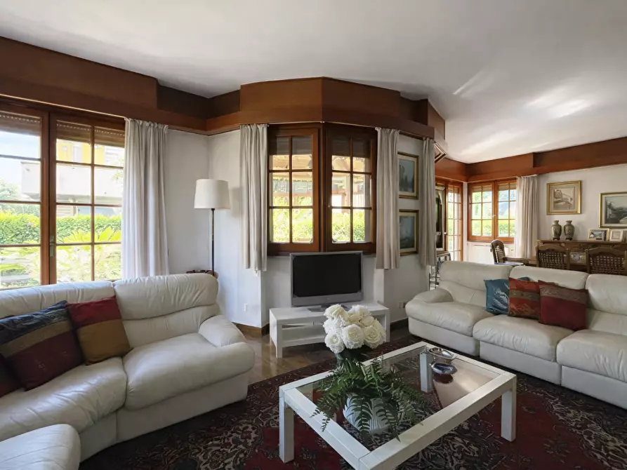 Immagine 20 di Villa in vendita  a Massa