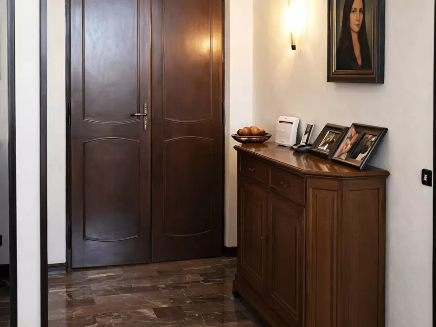 Immagine 13 di Villa in vendita  a Massa