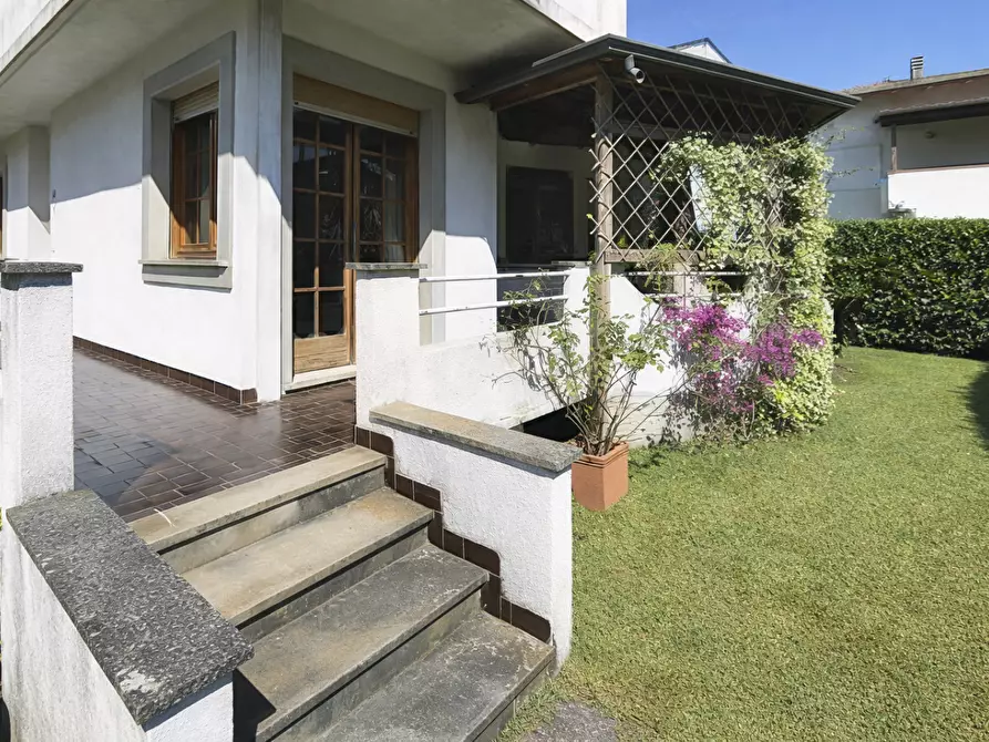 Immagine 3 di Villa in vendita  a Massa