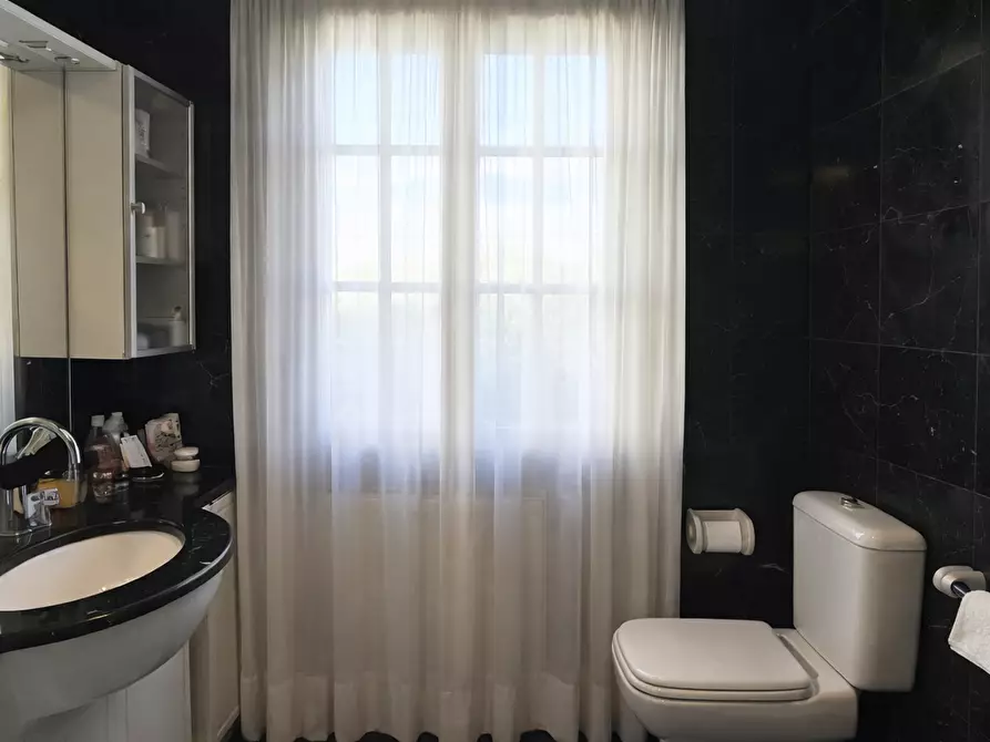 Immagine 28 di Villa in vendita  a Massa