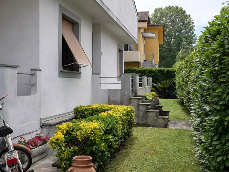 Immagine 6 di Villa in vendita  a Massa
