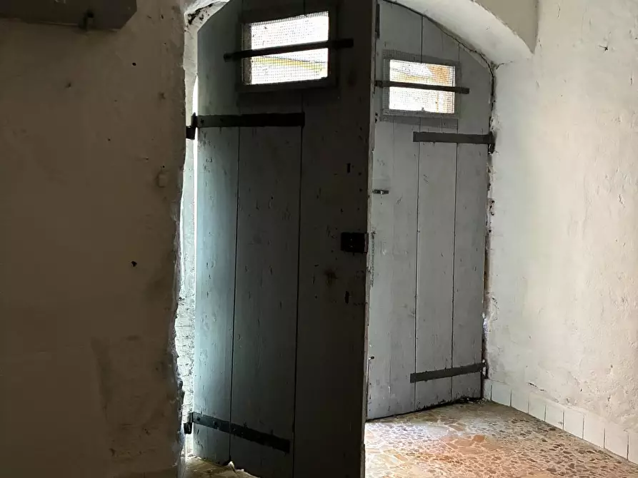 Immagine 2 di Magazzino in vendita  a Poggibonsi