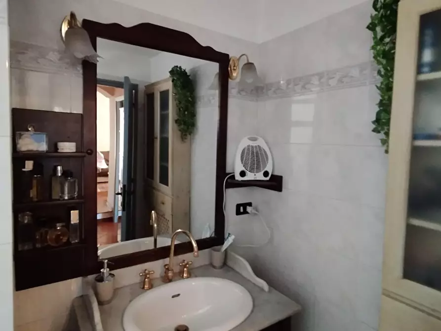 Immagine 12 di Appartamento in vendita  a Carrara