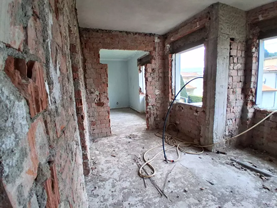 Immagine 20 di Villa in vendita  a Capannori