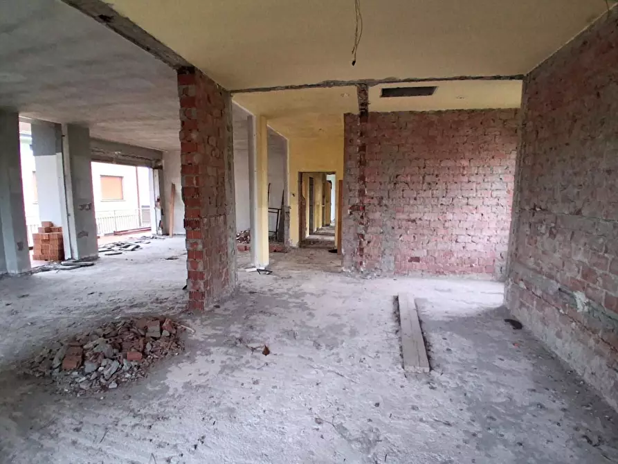 Immagine 17 di Villa in vendita  a Capannori