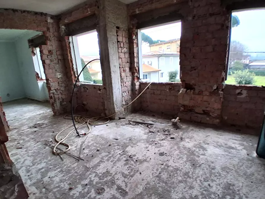 Immagine 15 di Villa in vendita  a Capannori