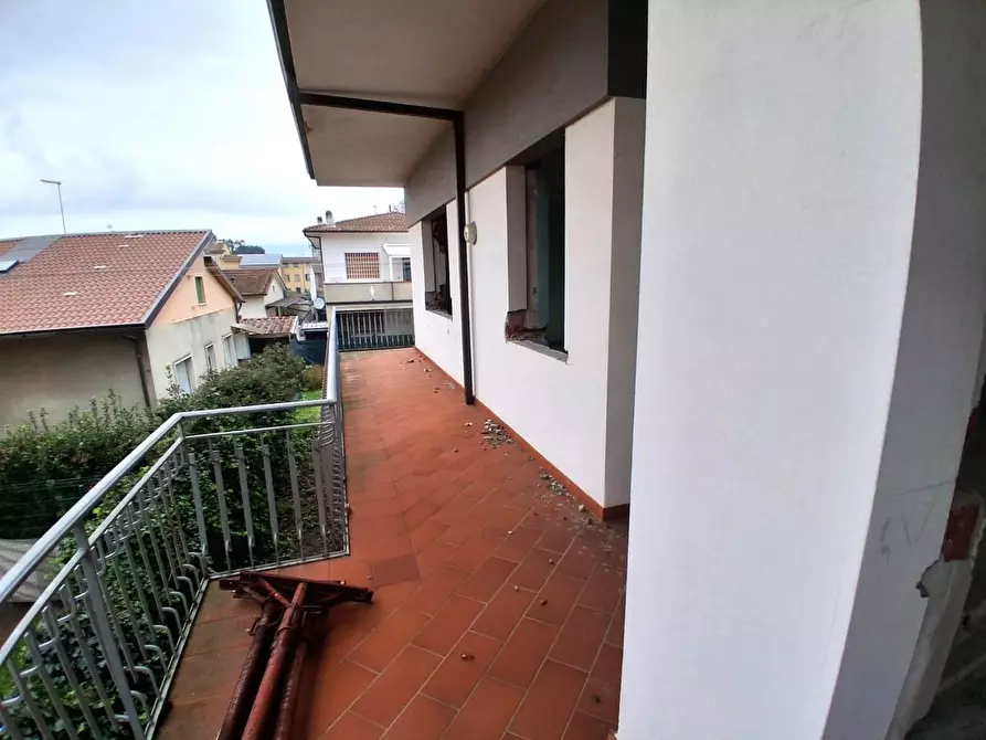 Immagine 12 di Villa in vendita  a Capannori