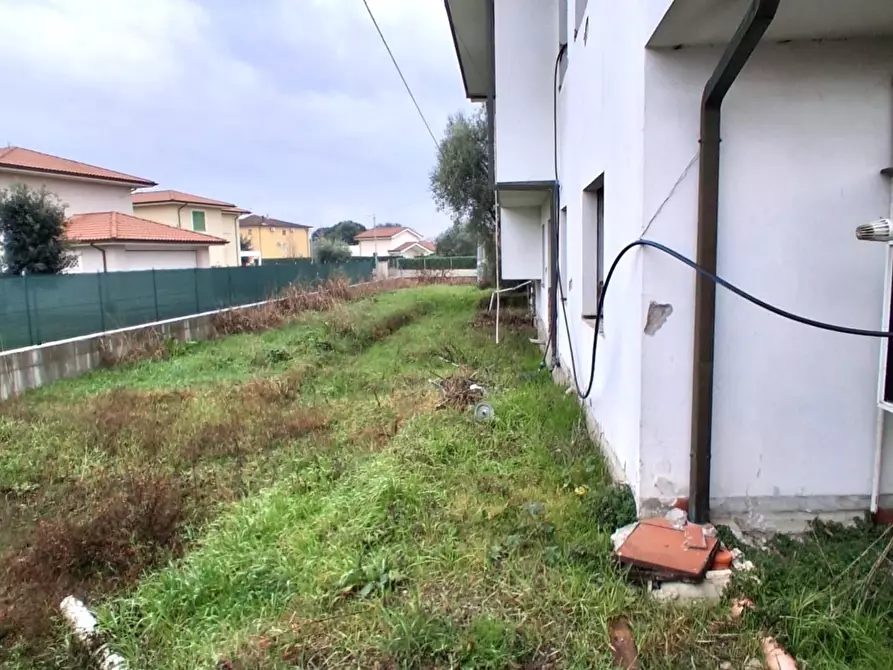 Immagine 21 di Villa in vendita  a Capannori
