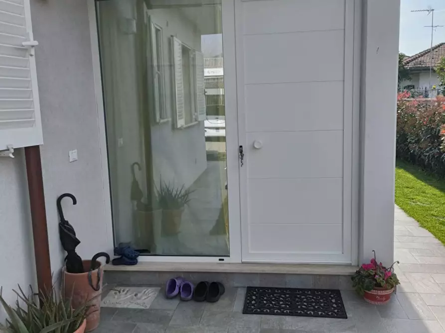 Immagine 2 di Casa indipendente in vendita  a Massa