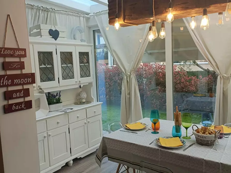 Immagine 1 di Casa indipendente in vendita  a Massa