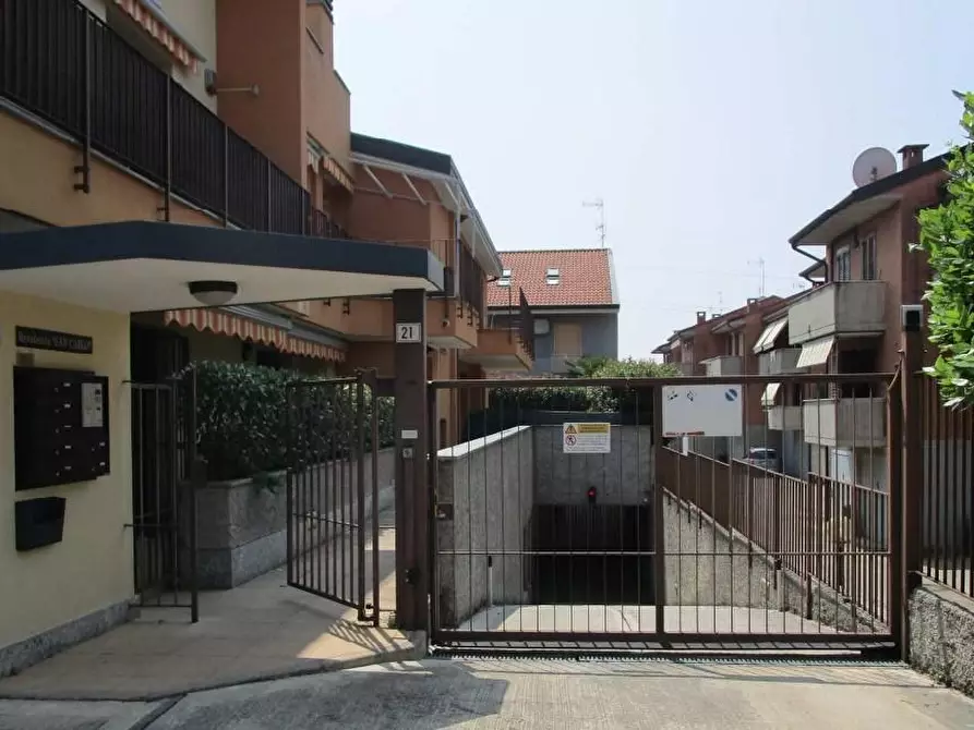 Immagine 1 di Garage in vendita  a Seregno