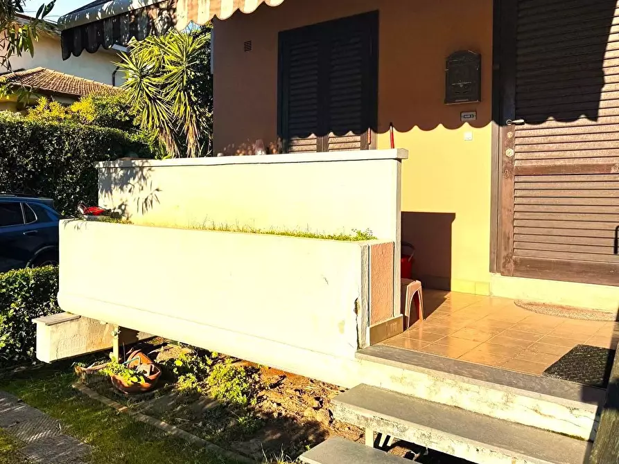 Immagine 12 di Villetta a schiera in vendita  a Massa