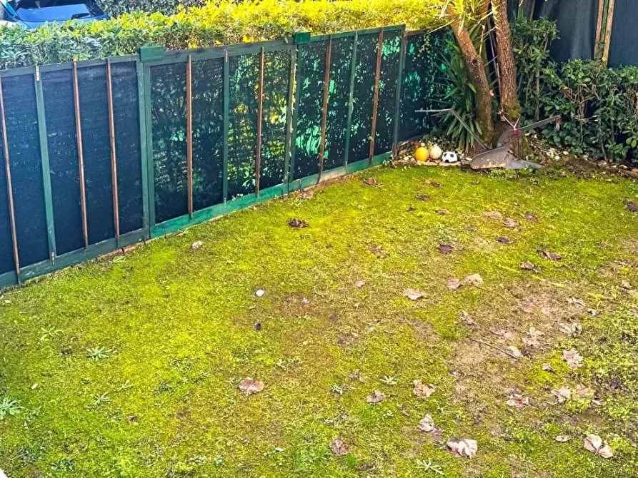 Immagine 13 di Villetta a schiera in vendita  a Massa