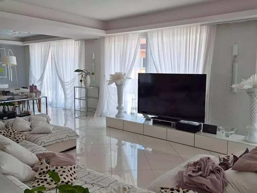 Immagine 2 di Appartamento in affitto  a Pontedera