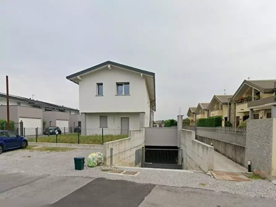 Immagine 2 di Garage in vendita  a Sulbiate