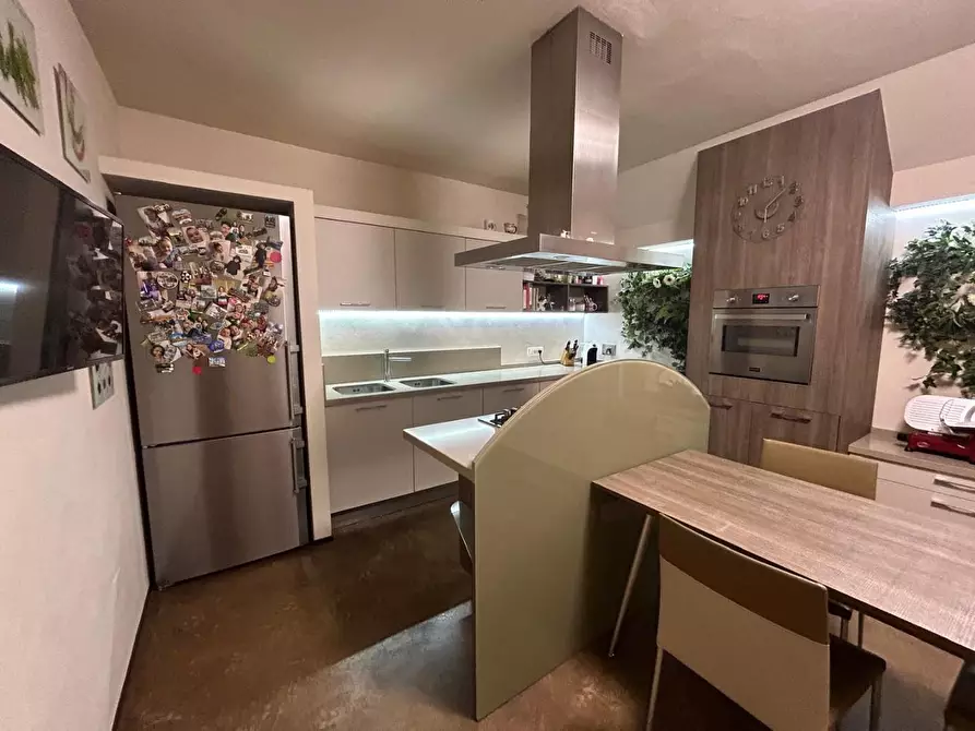 Immagine 2 di Villa in vendita  a Fucecchio