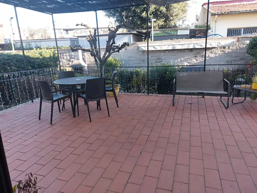 Immagine 17 di Appartamento in vendita  a Lastra A Signa